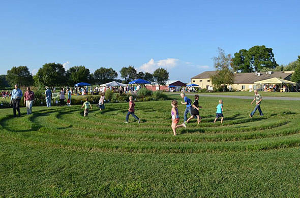 Children running around in a labyrinth.
